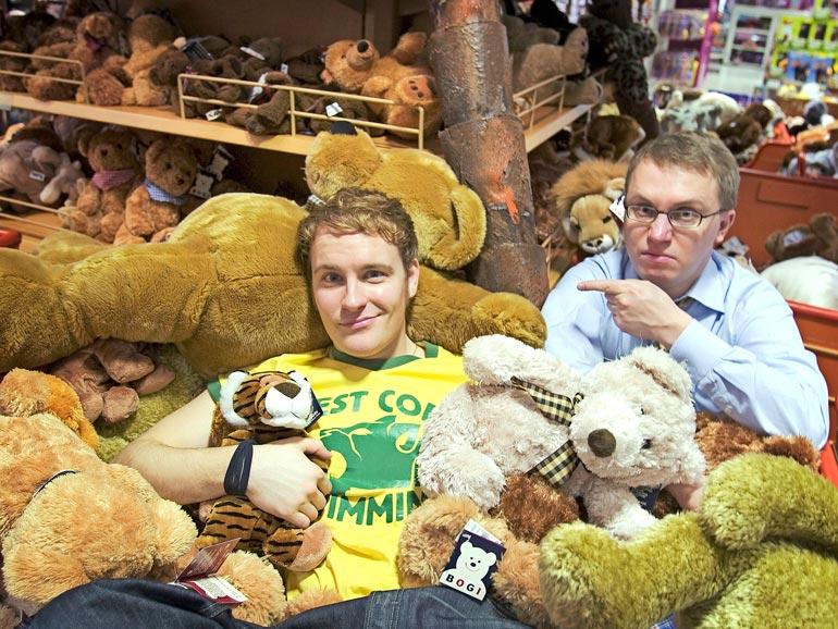 – Ohjelman fanit ovat kaiken sielu! Jäi harmittamaan, etten päässyt sanomaan heille moikka moi, vaan joudun tekemään sen näin nettimedian kautta. Joten kiitos, kun olitte messissä!