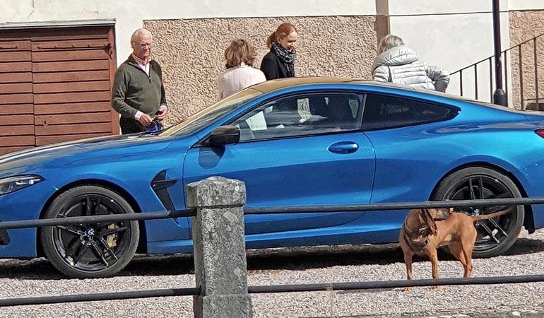 Kuningas antoi itselleen synttärilahjaksi upouuden BMW M8 Competition Coupén, joka Suomessa maksaisi 285 000 euroa.