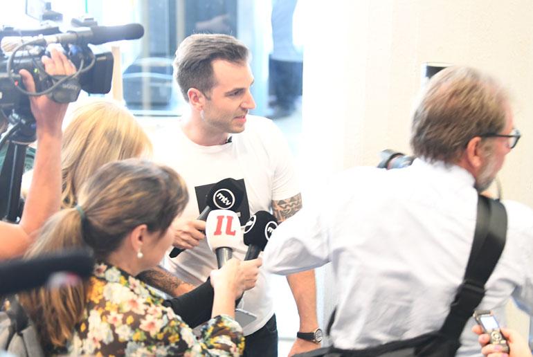 Media piiritti Ranta-ahon, kun hän asteli käräjäoikeuteen sisään.