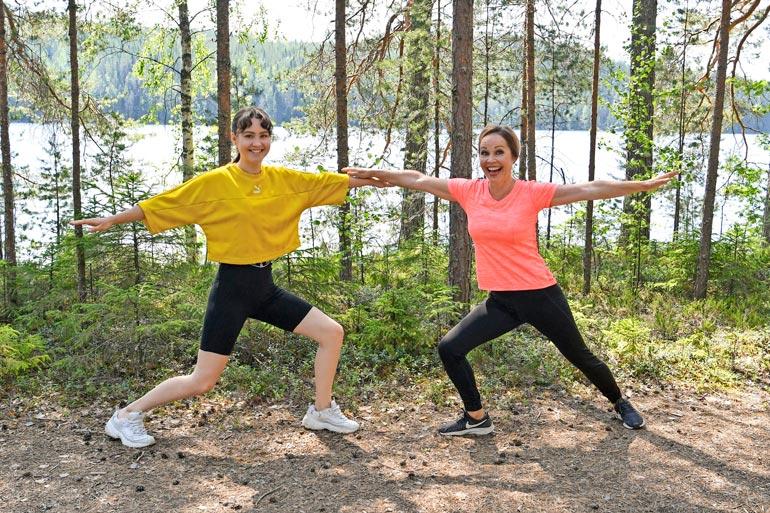 Äidin ja tyttären yhteisiin harrastuksiin kuuluu muun muassa jooga ja lenkkeily.
