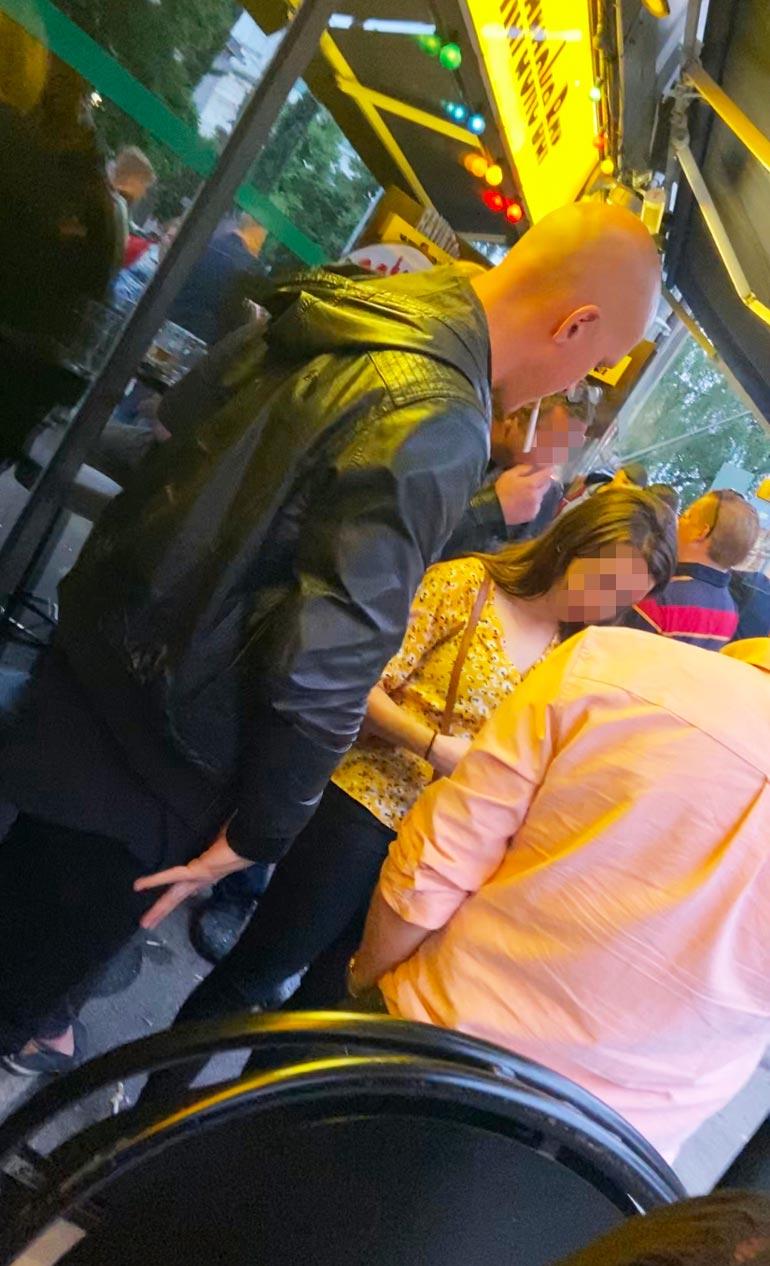 Viime viikolla Riku oli Helsingissä karaokeravintola Pataässässä. Karaokea Riku ei tällä kertaa laulanut.