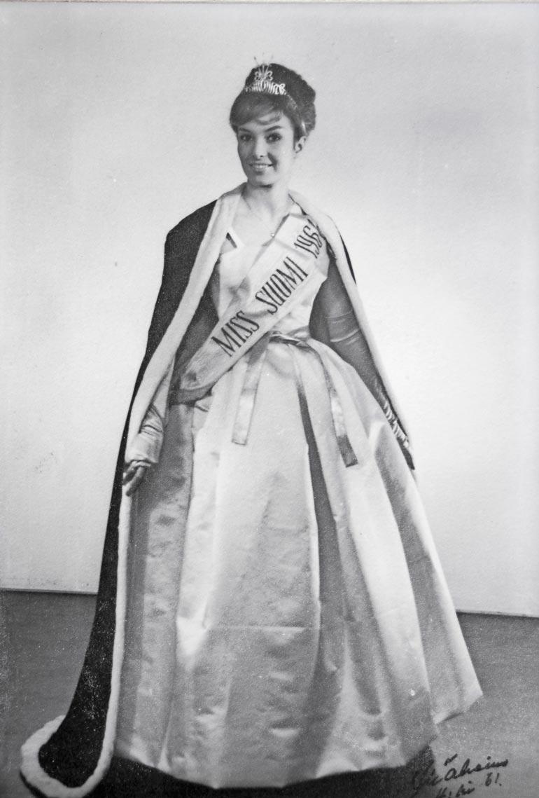 Ritva kruunattiin Miss Suomeksi vuonna 1961.