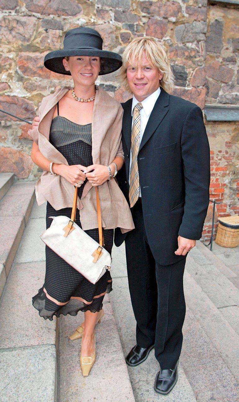 Riina ja Petteri Nummelin ovat olleet naimisissa 30 vuotta. Heillä on liitosta kolme lasta.