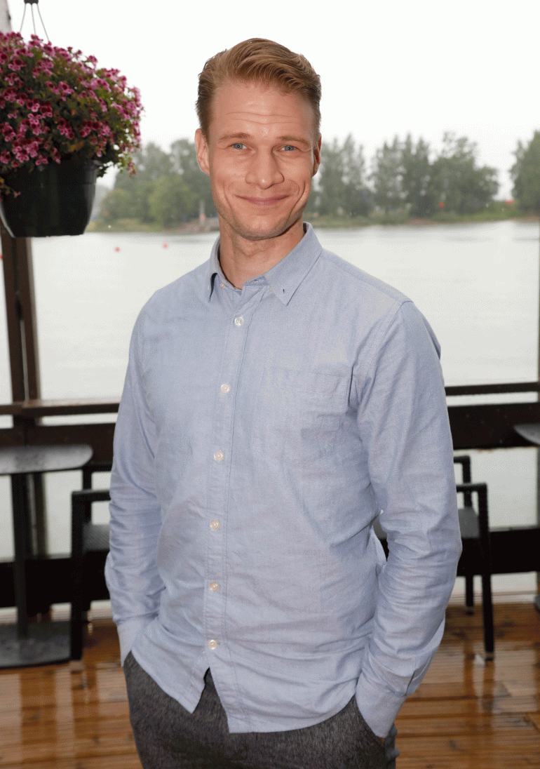 Jonas Saari on tehnyt viitisen vuotta teatteria. Olisiko nyt tv-läpimurron aika?