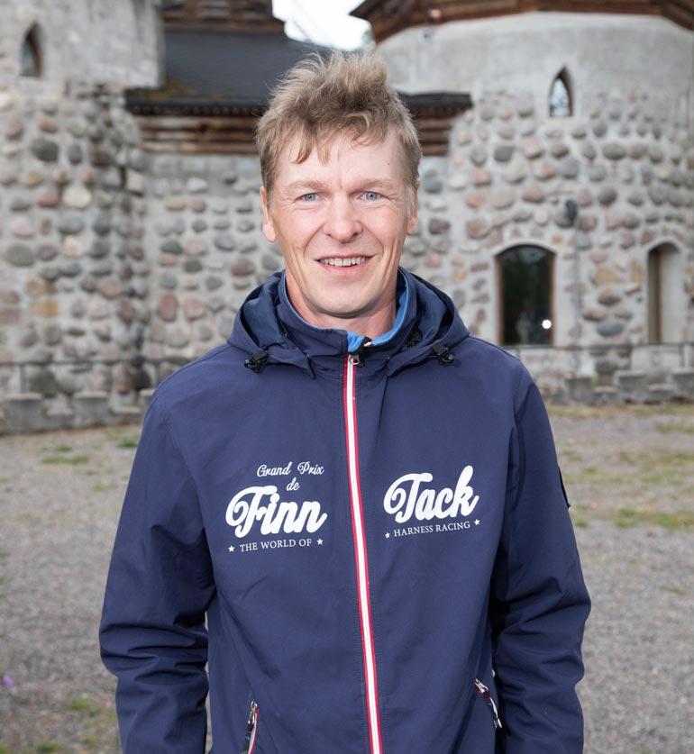Tonin parisuhdekuviot ovat vuoden mittaan menneet useaan kertaan uusiksi, eikä rallille näy loppua.