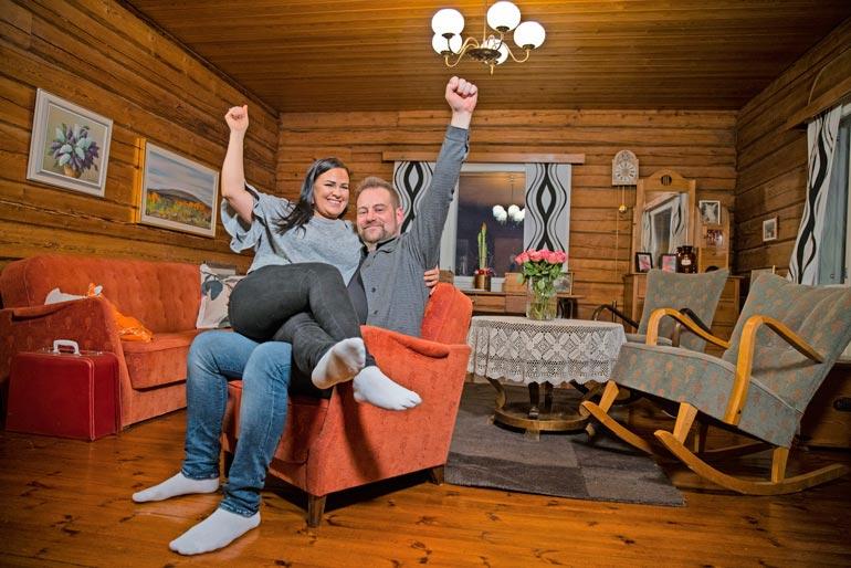 Tuotantoavustajan töistä innostunut Nina on esiintynyt sivurooleissa muun muassa Sami Hedbergin sketsisarjassa. – Olimme Johanin kanssa avustajina myös Luokkakokous 3:ssa.