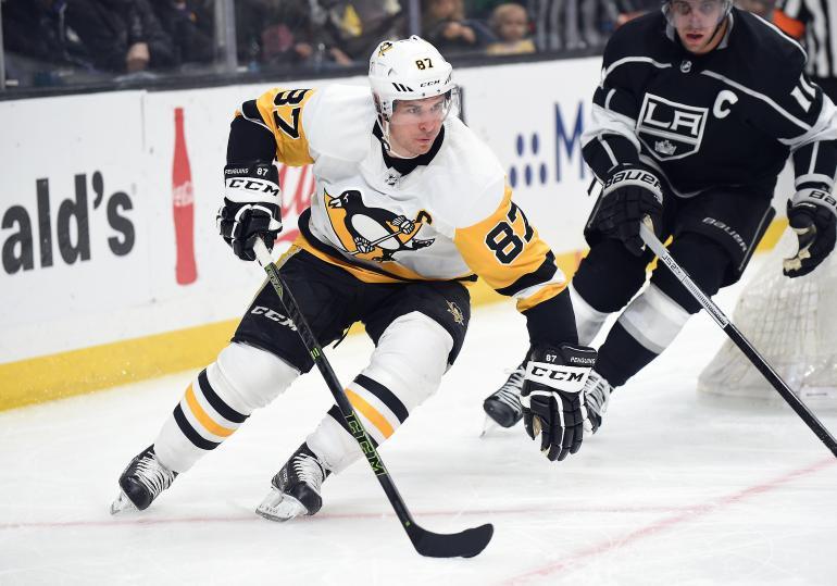 Kasperi Kapaselle on kaavailtu alustavaa pelipaikkaa Penguins-kippari Sidney Crosbyn rinnalta. Vitjan toisessa laidassa viilettää Jake Guentzel.