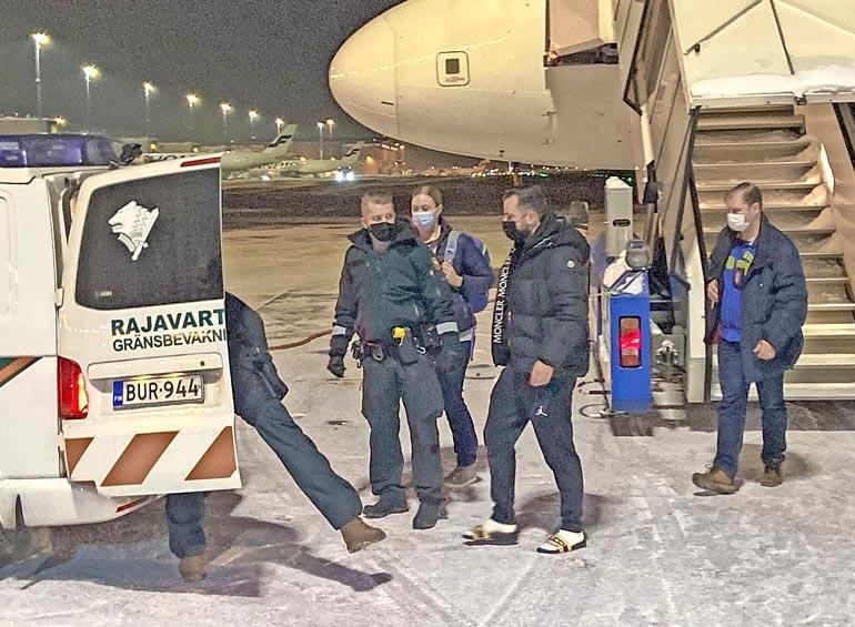 Helmikuun puolivälissä Niko palautettiin Suomen pakkasiin rantatossuissaan.