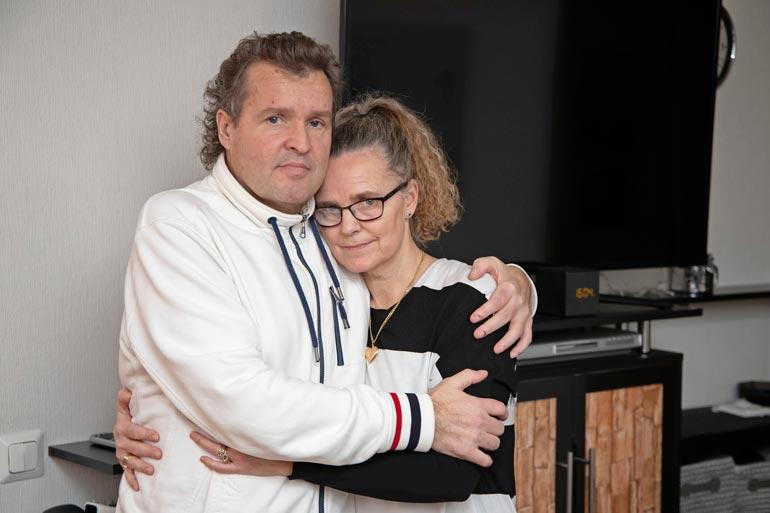 Jari ja Marketta Hautakorpi olivat yhdessä vuodesta 1986. Nyt Marketta yrittää pärjätä yksin.