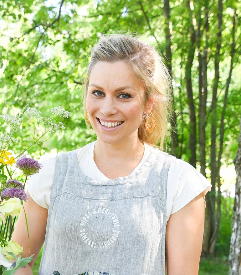 Meri-Tuulilta on ilmestynyt ”The Grillikirja”, jota saa Motoneteista kautta maan.
