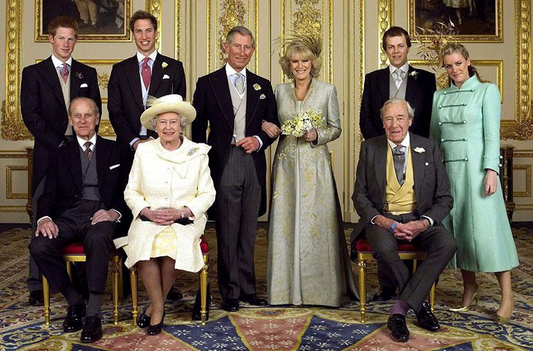 Hallitsijapari Elisabet ja Philip, prinssit Charles, William ja Harry, herttuatar Camilla, Bruce Shand, Tom ja Laura Parker-Bowles