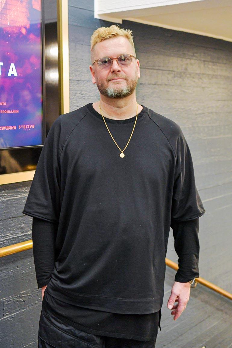 Antti on Suomen arvostetuimpia elokuvaohjaajia. Seiskan saamien tietojen mukaan hän on yhä sairauslomalla, mutta suunnittelee palaavansa töihin keväällä.