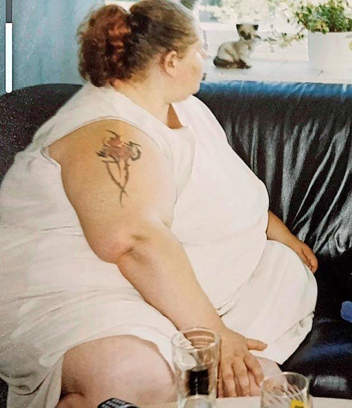 Tässä kuvassa Belinda painoi vielä 250 kiloa. Nyt yli 160 kiloa kevyempi lahtelaisäiti liikkuu ja urheilee mielellään. – Teen parhaani, että voisin tulevaisuudessa mahdollisimman hyvin jo pienen tyttäreni vuoksi.