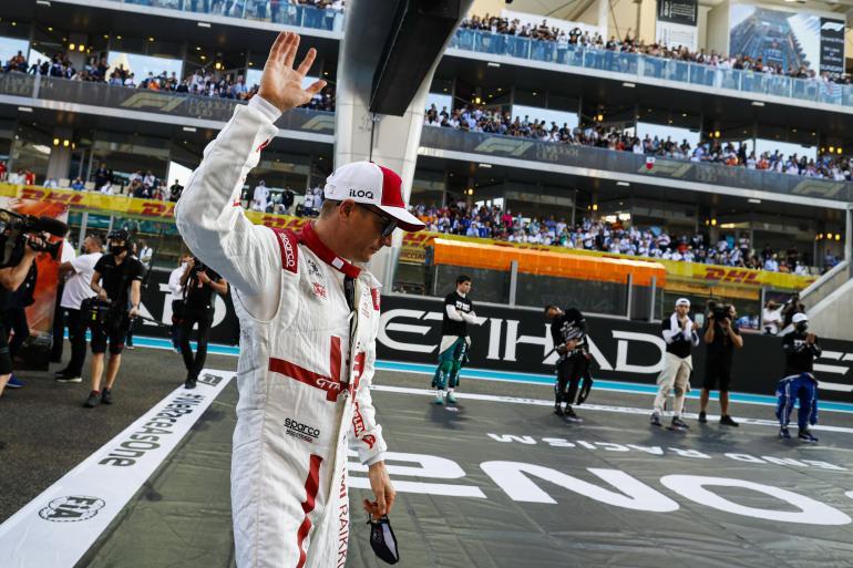 Onks pakko jollei haluu? No ei, jos tililtä löytyy satoja miljoonia euroja. Abu Dhabissa F1-uransa hyvästellyt Kimi Räikkönen voi tehdä mitä haluaa.