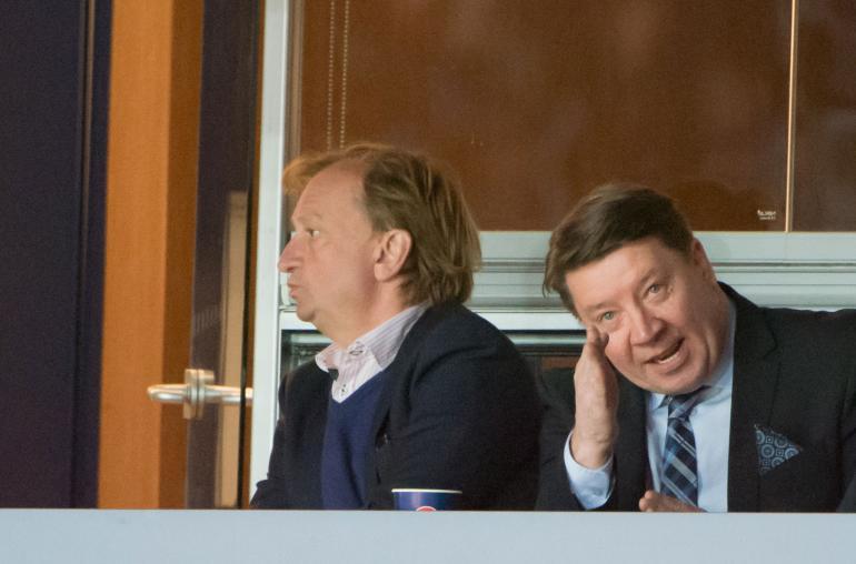 Hjallis Harkimo ja Jari Kurri kuvattuna Hartwall-areenan aitiossa 2016.