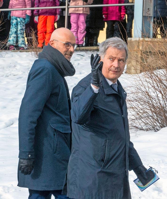 Aurinko tuli kuin tilauksesta esiin Saulin aloittaessa vierailunsa.