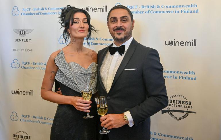 Senay Coco ja Arman Alizad olivat äimän käkenä juteltuaan brittihovin prinssin kanssa.