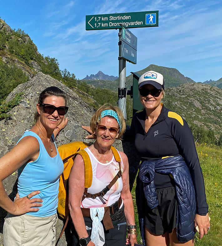 Kuningatar Sonja, kruununprinsessa Mette-Marit ja prinsessa Märtha Louise