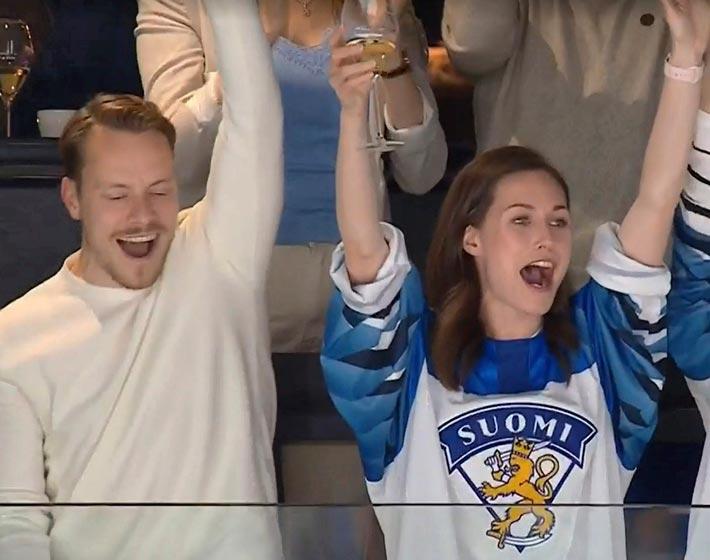 Sanna ja Markus iloitsivat kiekkokullasta sunnuntaina Tampereella.