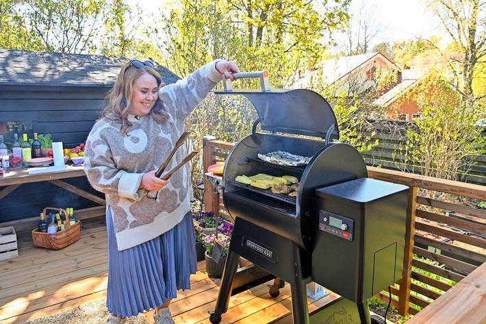Hanna kertoo, että kotona grillaus on enimmäkseen miehen vastuulla.