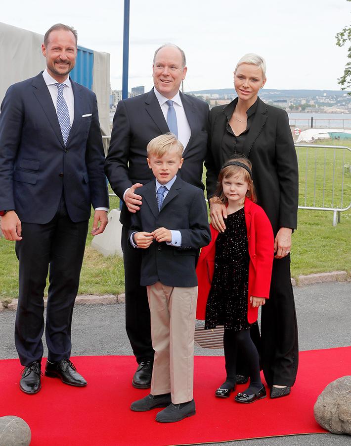 Monacon ruhtinaspari, lapset sekä kruununprinssi Haakon