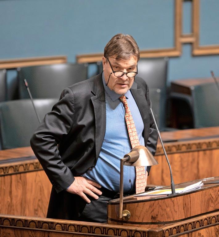 Kimmo Kiljusen perjantai-ilta sai nolon käänteen, kun Alkon myyjä pyysi palauttamaan kansanedustajan sylissä olleet menovedet.