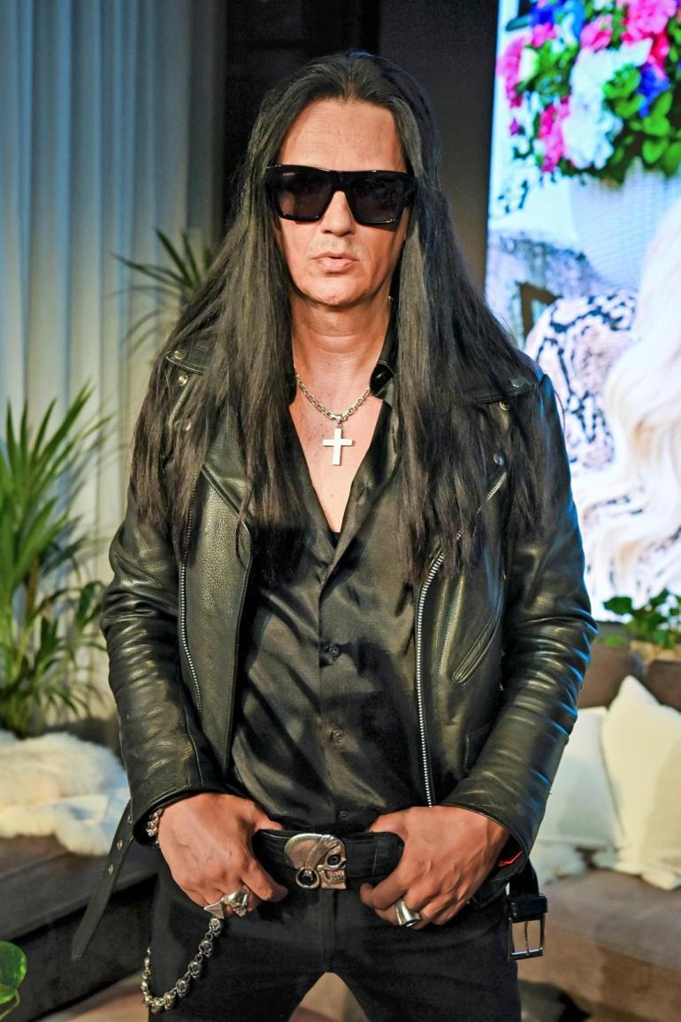 ”Olemme Suomen kovin rockbändi” - Bändiläiset usuttivat Jyrki 69:n ...