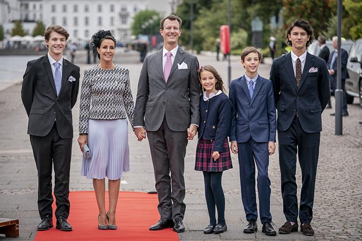 Tanskan prinssipari Joachim ja Marie sekä Nikolai, Felix, Henrik ja Athena