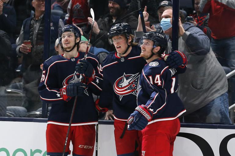 Patrik Laineen (kesk.) Columbus Blue Jackets herkutteli lauantai-iltana Tampereen siipiravintola Hookissa.