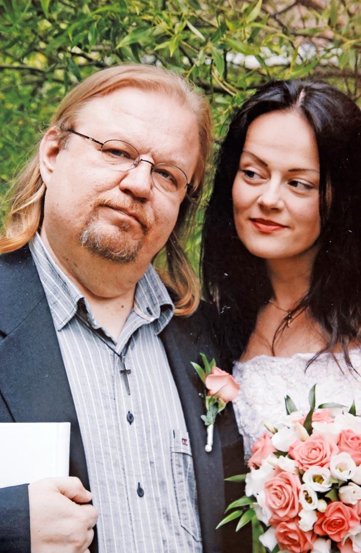 Jope ja Mari vihittiin vuonna 2011. – Pidimme ihan pikkuruiset häät kotonamme Heinolassa.