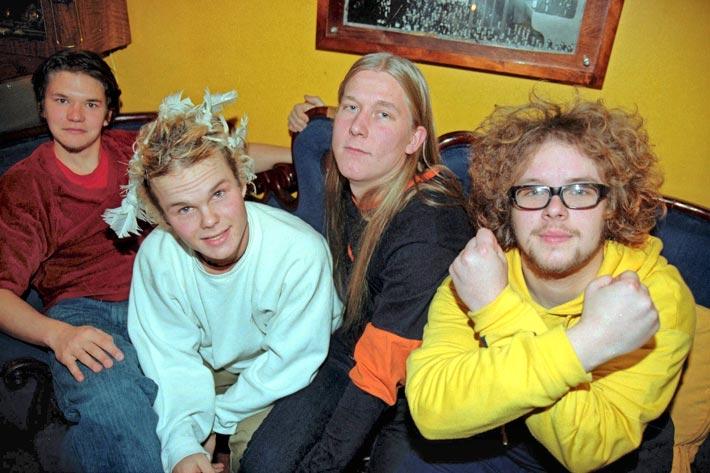 Janne oli The Rasmuksen rumpali menestysvuosien alussa. Hänellä oli yhä lämpimät välit bändin muihin jäseniin. Kuva on vuodelta 1998, Janne on toisena oikealta.