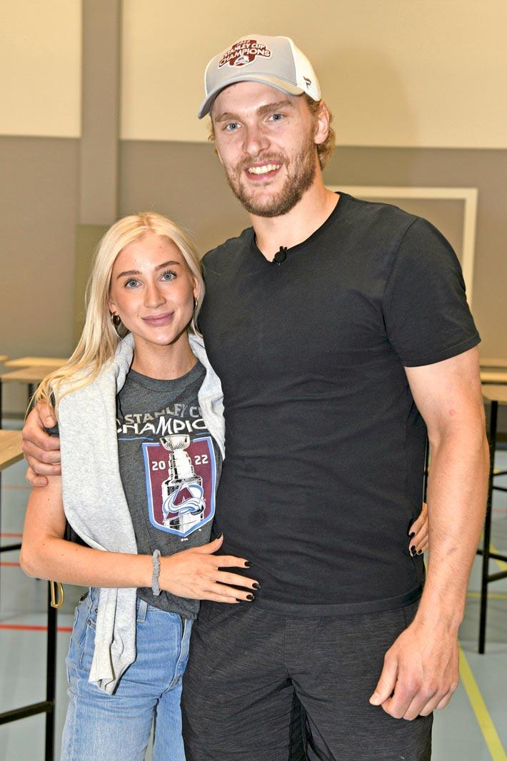 NHL-tähti Mikko Rantaselta ja hänen Susanna-rakkaaltaan ei lopu tila kesken uudessa jenkkikodissaan.