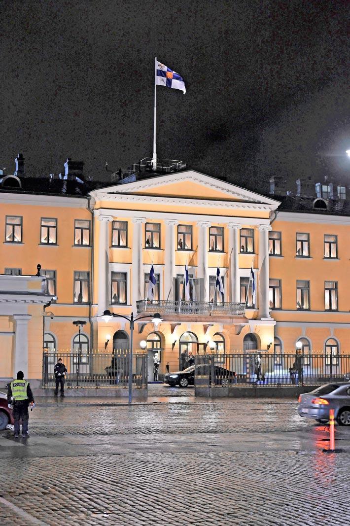 Presidentti Sauli Niinistö vastasi ympäripyöreästi,kun häneltä kysyttiin, onko Venäjän suurlähettiläs saanut kutsun Suomen itsenäisyyspäivän juhlille. – Erityisistä syistä eräitä muita lähettiläitä on jätetty kutsumatta. Tämän pidemmälle en halua tähän mennä.
