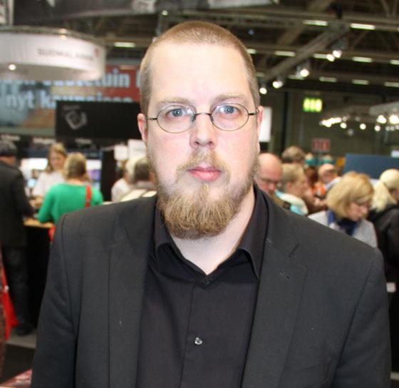 Televisiosta tuttu Tuomas Kyrö: Kirjoitan kalsarit jalassa!