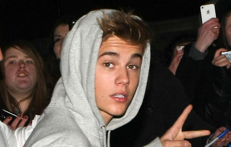 Tosi-tv-kaunotar osti Justin Bieberin huumekämpän - täällä jatkot!