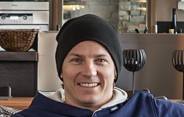 Kimi Räikkösen kuhertelukumppani on kuin Jenni Dahlman - vertaa!
