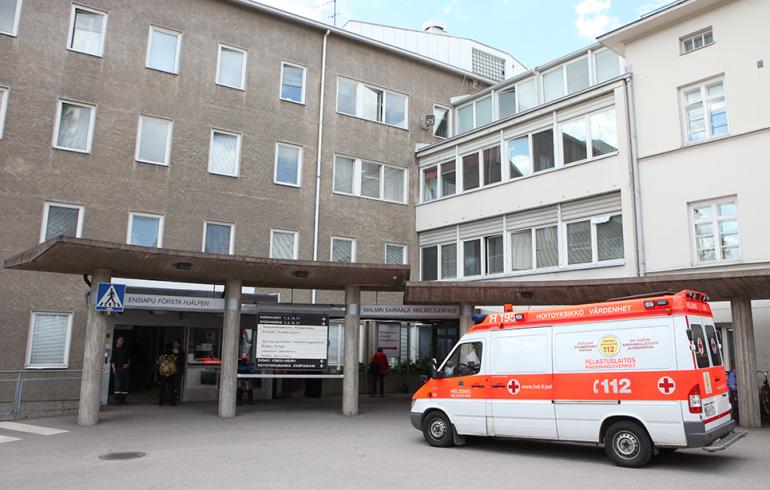 Kaikkien aikojen kylttimoka Malmin sairaalan seinässä - kuva!
