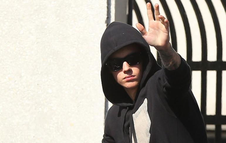 Onko Bieberillä toivoa - oma isä kannusti kännikilpa-ajoon!