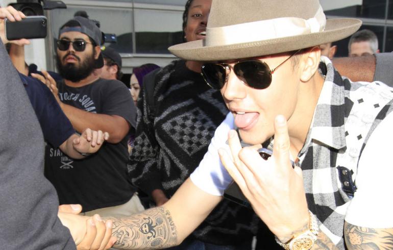 Justin Bieber joutui tullin erikoiskäsittelyyn!