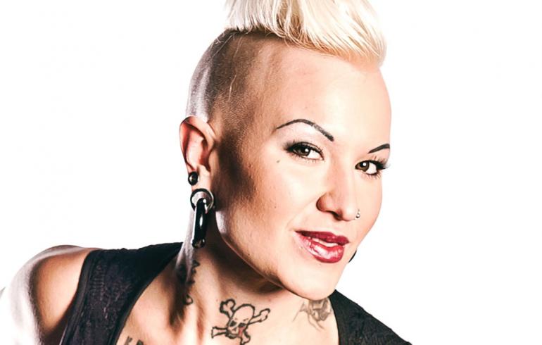 Suomen suurimmat silikonit jättivät Miss Rock -kisan kesken - katso miksi!
