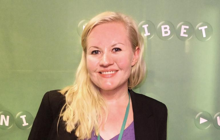 Koomikko Lotta Backlund paljastaa: Karkaamme jouluksi ulkomaille!