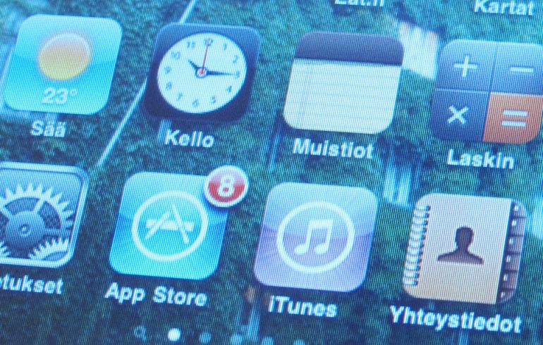 Ihmiset tyrkkäsivät iPhonensa mikroon - luulivat akun latautuvan!