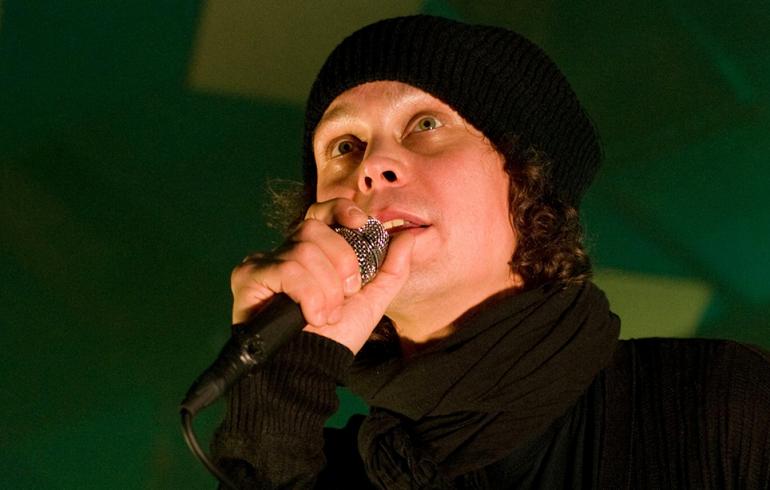 Ennen välirikkoa Ville Valo ja Bam Margera olivat näin läheisiä: ehdottivat kolmenkimppaa!