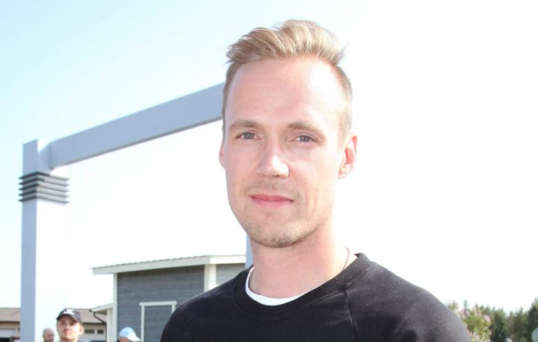 NHL-tähti Pekka Rinne sinkkumarkkinoille: kihlattu jätti!