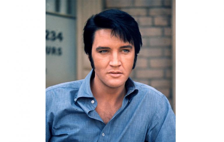 Elvis Presleyn tavaraa myynnissä - tonnilla hattu ja nimmari!