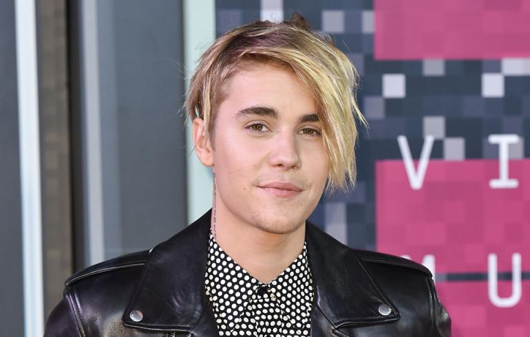 Kuinka suuri on Biebers munaa