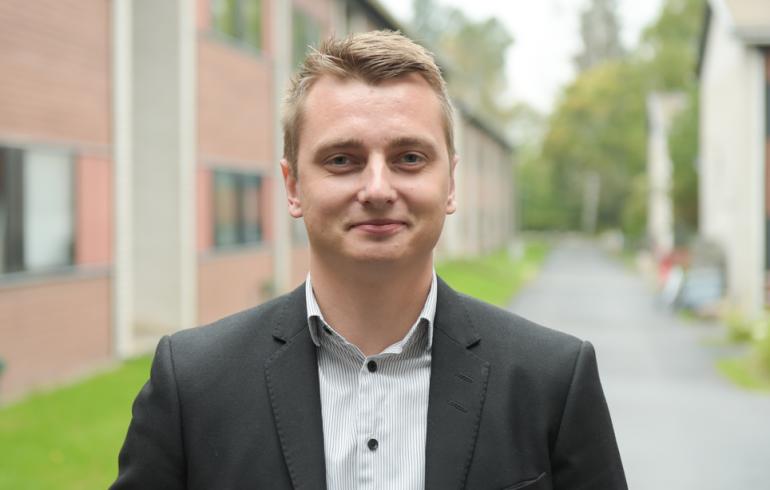 V#### puhelinmyyjät -Miksu avautuu raha-asioistaan: Olen velkainen paska!
