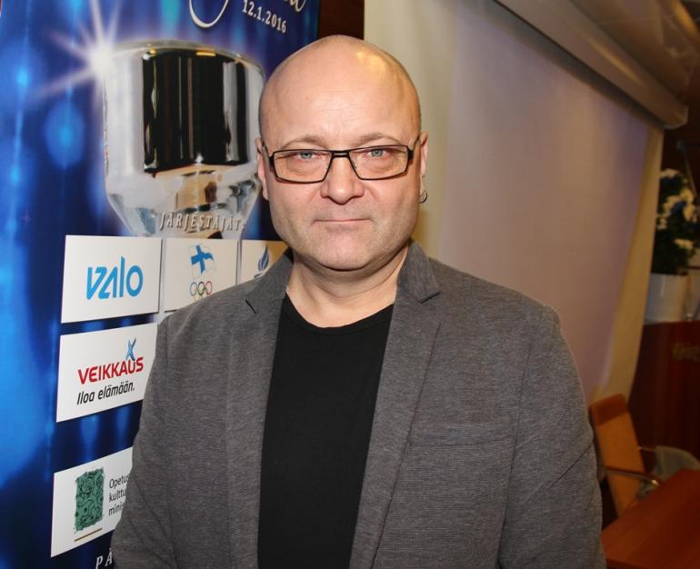 Selostajakonkari Tapio Suominen iski tumman kaunottaren!