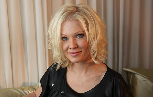 Linda Lampenius julkaisi suloisen perhekuvan: näin söpö oli pikku-Linda - kuva!