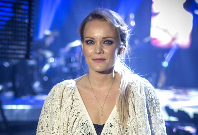 anna puu ei kaipaa miest viihdyn tytt reni kanssa seiska anna puu ei kaipaa miest viihdyn tytt reni kanssa seiska